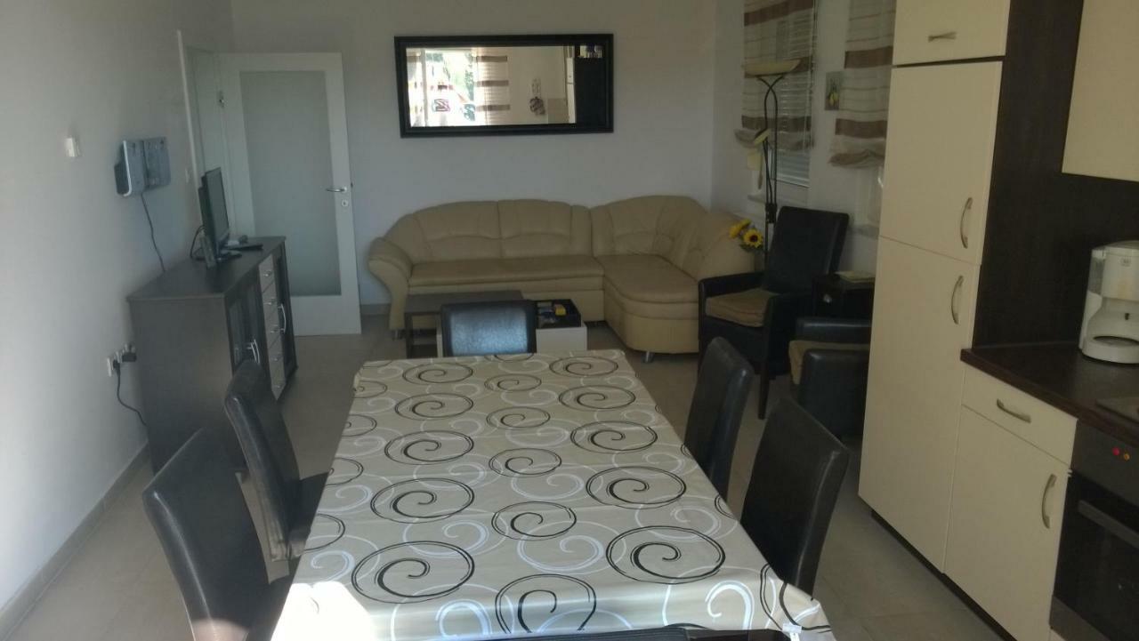 Apartment Vjera Пунат Екстериор снимка